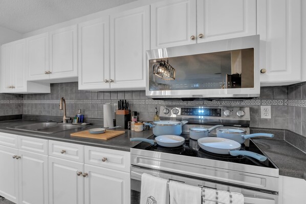 Fridge, microwave, oven, stovetop