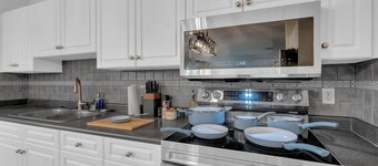 Home Theater•Luxury•9 mins to WEM•Games Room•Entire 4 Bedroom Home•King Bed