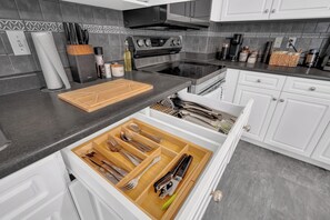 Køleskab, mikrobølgeovn, ovn, kogeplade