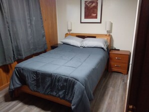 3 makuuhuonetta, silitysrauta/-lauta, Wi-Fi, vuodevaatteet