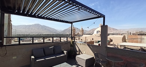 Modern, Fully-Equipped Apartment in Downtown.