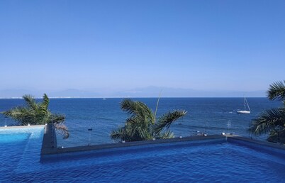 •  Beachfront Luxury Condo | Ocean Views & Whale Watching from the Balcony (1 bedroom, 2 bathrooms)