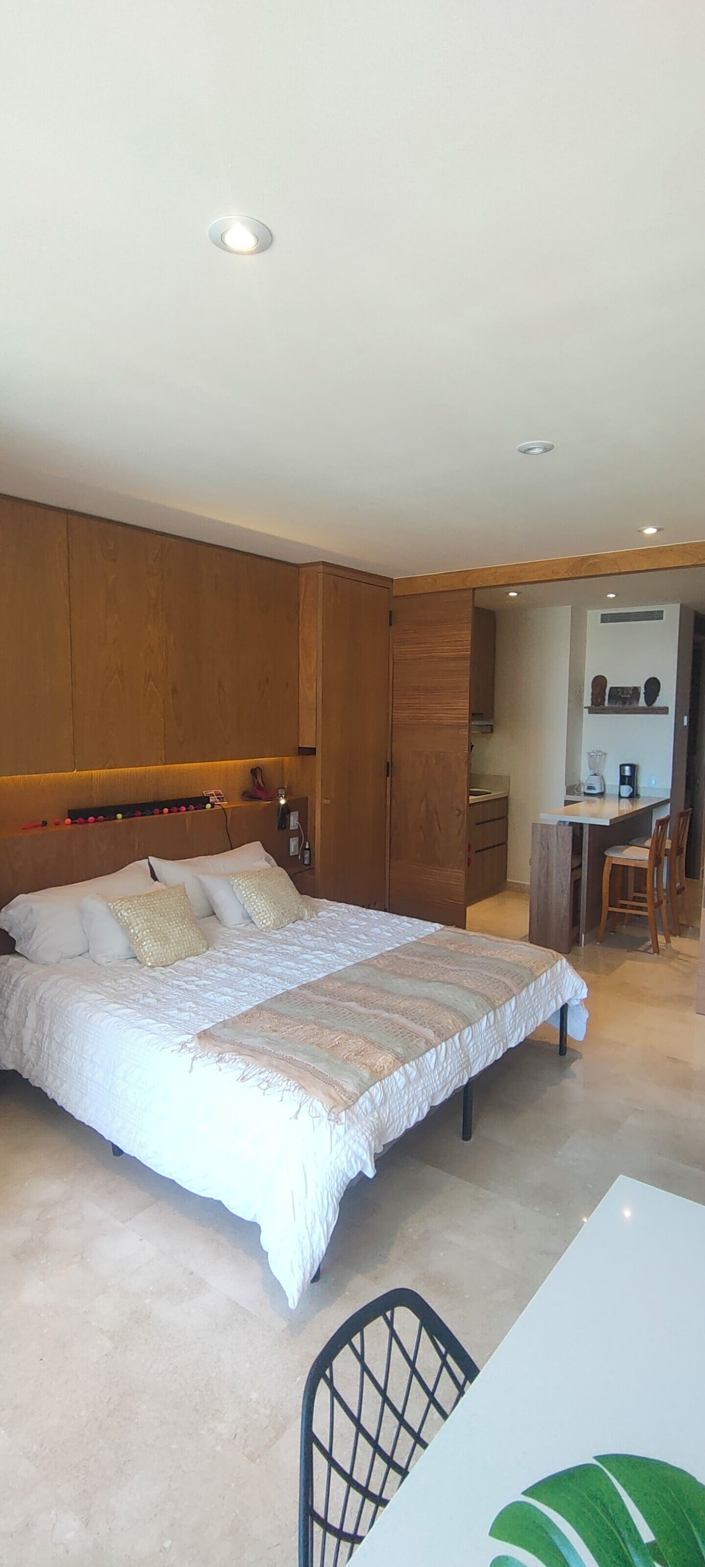 1 bedroom, iron/ironing board, internet, bed sheets