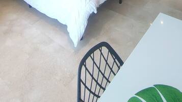 1 bedroom, iron/ironing board, internet, bed sheets