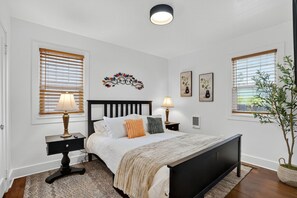 3 bedrooms, desk, free WiFi, bed sheets