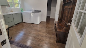 Microwave, oven, stovetop, dishwasher - 511 Western Casa, Where Timeless Western Aesthetics meets Modern Comfort (Marlow)
