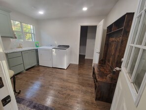 Mikrowelle, Ofen, Herdplatte, Geschirrspüler