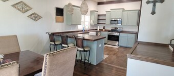 511 Western Casa, Where Timeless Western Aesthetics meets Modern Comfort