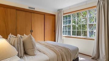 Iron/ironing board, free WiFi