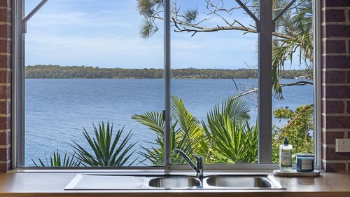 Sunshine Waterfront Lakehouse