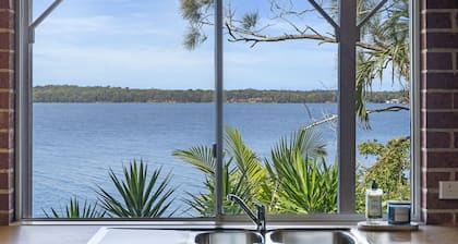 Sunshine Waterfront Lakehouse