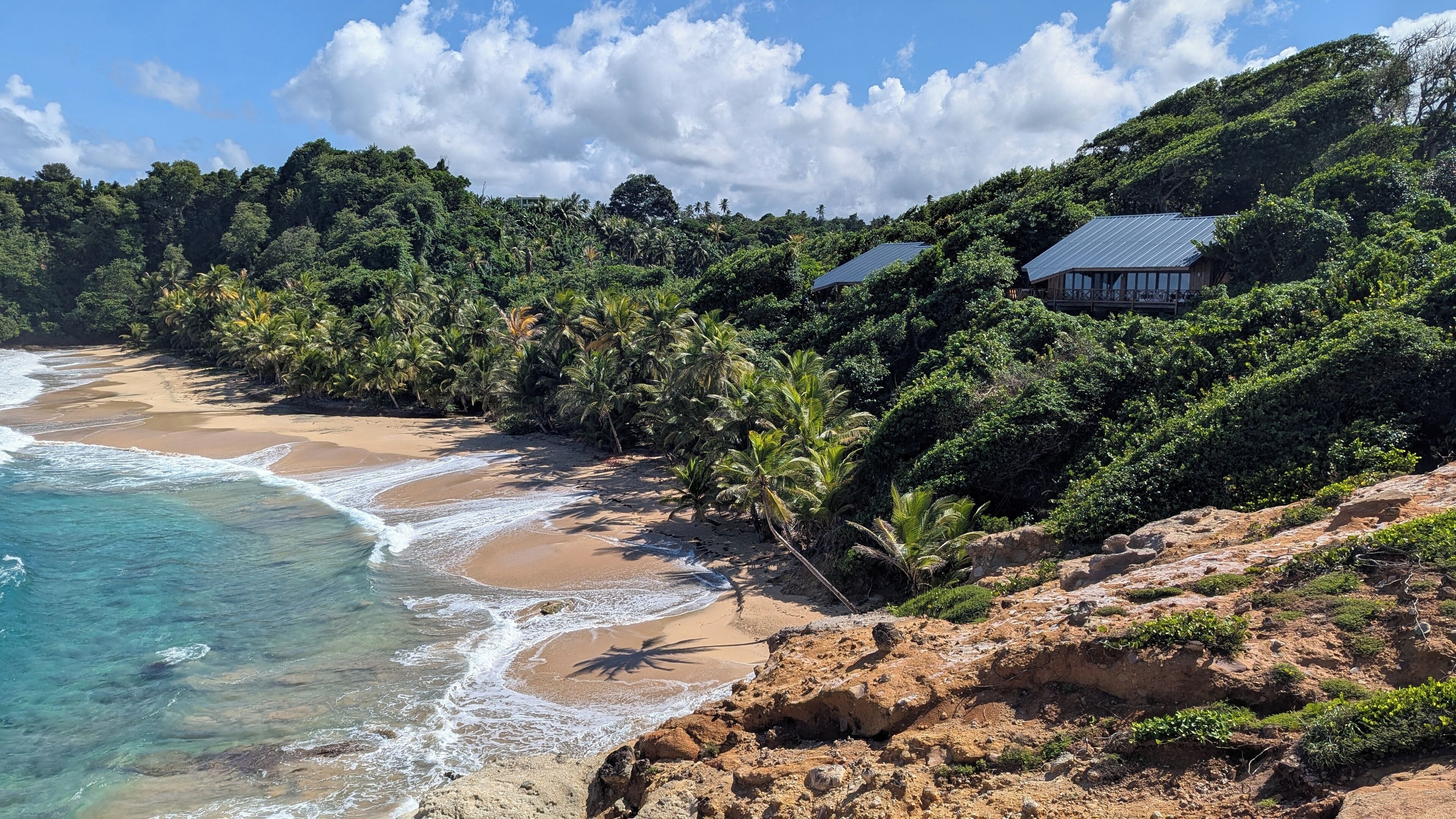 Plage, chaises longues, serviettes de plage