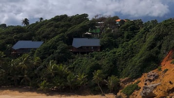 Plage, chaises longues, serviettes de plage