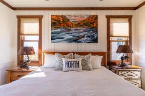 Free WiFi, bed sheets - Over The Top: Custom Luxury Home! Views, Hot Tub, Pool Table, Firepit, Claw Machine, More! (Banner Elk)