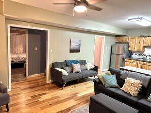 TV, books - Secluded 1BR/1BA Massanutten mountain hideout. (McGaheysville)