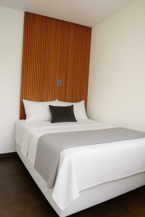 4 bedrooms, iron/ironing board, free WiFi, bed sheets - Best Location in Rio Vermelho, walking distance to the beach and fun (Salvador)