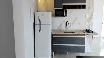 冰箱、炉灶、茶具/咖啡用具、搅拌机