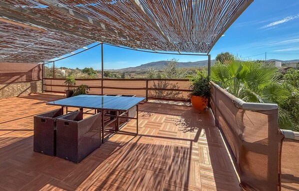 Outdoor dining - Stunning home in Mula (Mula)