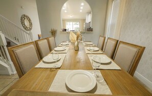 Dining - The villa where dreams come true! (Davenport)