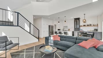 TV connectée, baby-foot, table de tennis de table, livres