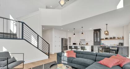 Lux Family Home 10min to West Edmonton MallâąA/CâąGame Room-PingPong,Foosball etc