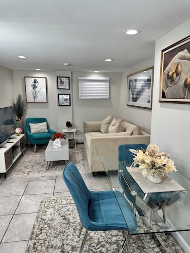 Julie's Cozy 2 Bedroom Apartment