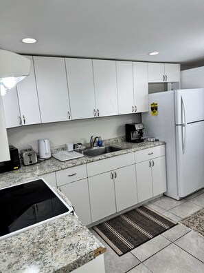 Micro-ondes, plaque de cuisson