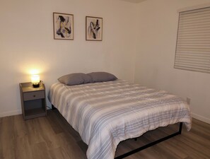 3 bedrooms, WiFi, bed sheets - 3 Bedroom Retreat, 5 Min to AFB, Relaxing backyard! (Tucson)