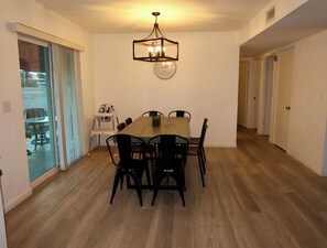 Dining - 3 Bedroom Retreat, 5 Min to AFB, Relaxing backyard! (Tucson)