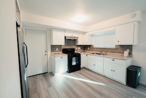 Microwave, oven, stovetop - 3 Bedroom Retreat, 5 Min to AFB, Relaxing backyard! (Tucson)