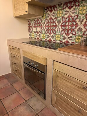 Kühlschrank, Ofen, Herdplatte, Geschirrspüler