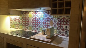 Frigorífic, forn, placa de cuina i rentaplats 