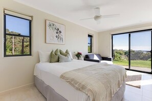 3 bedrooms, free WiFi, bed sheets, wheelchair access