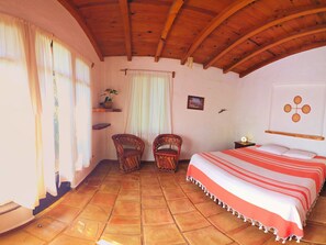 Basic Cottage, Patio | Desk