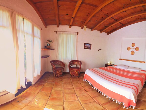 Basic Cottage, Patio | Desk