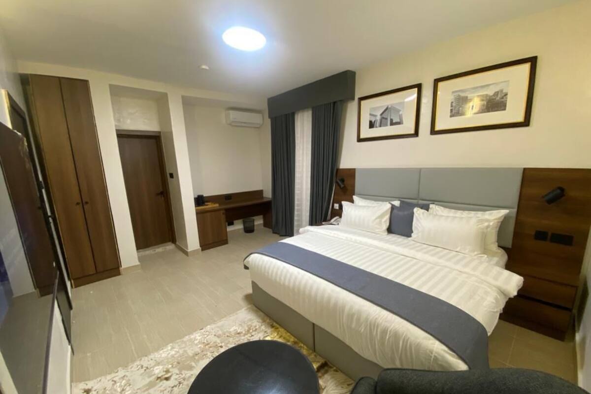 Deluxe Room | Desk, laptop workspace, soundproofing, WiFi (free)