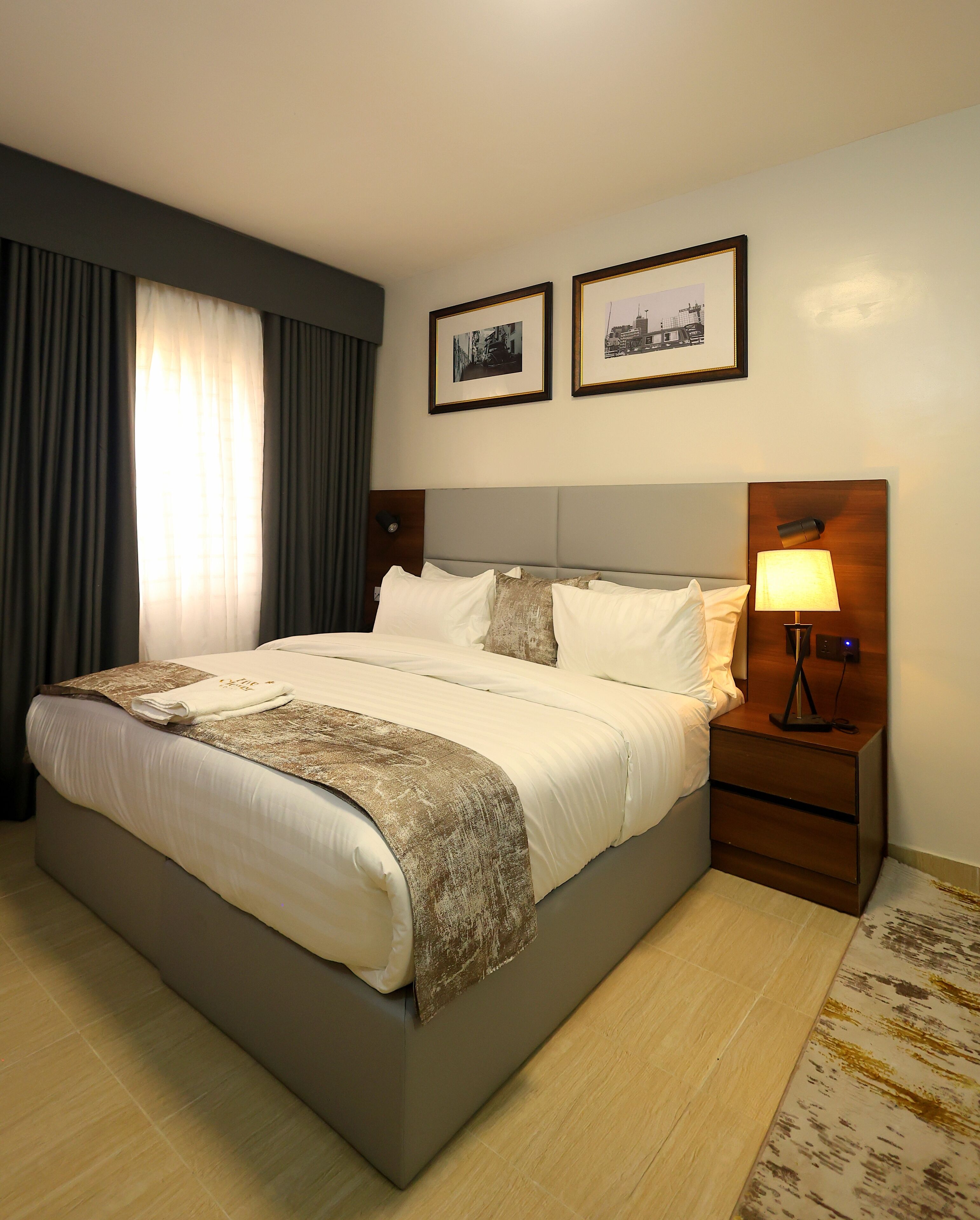 Phòng Superior | Bàn, khu vực làm việc phù hợp cho laptop 