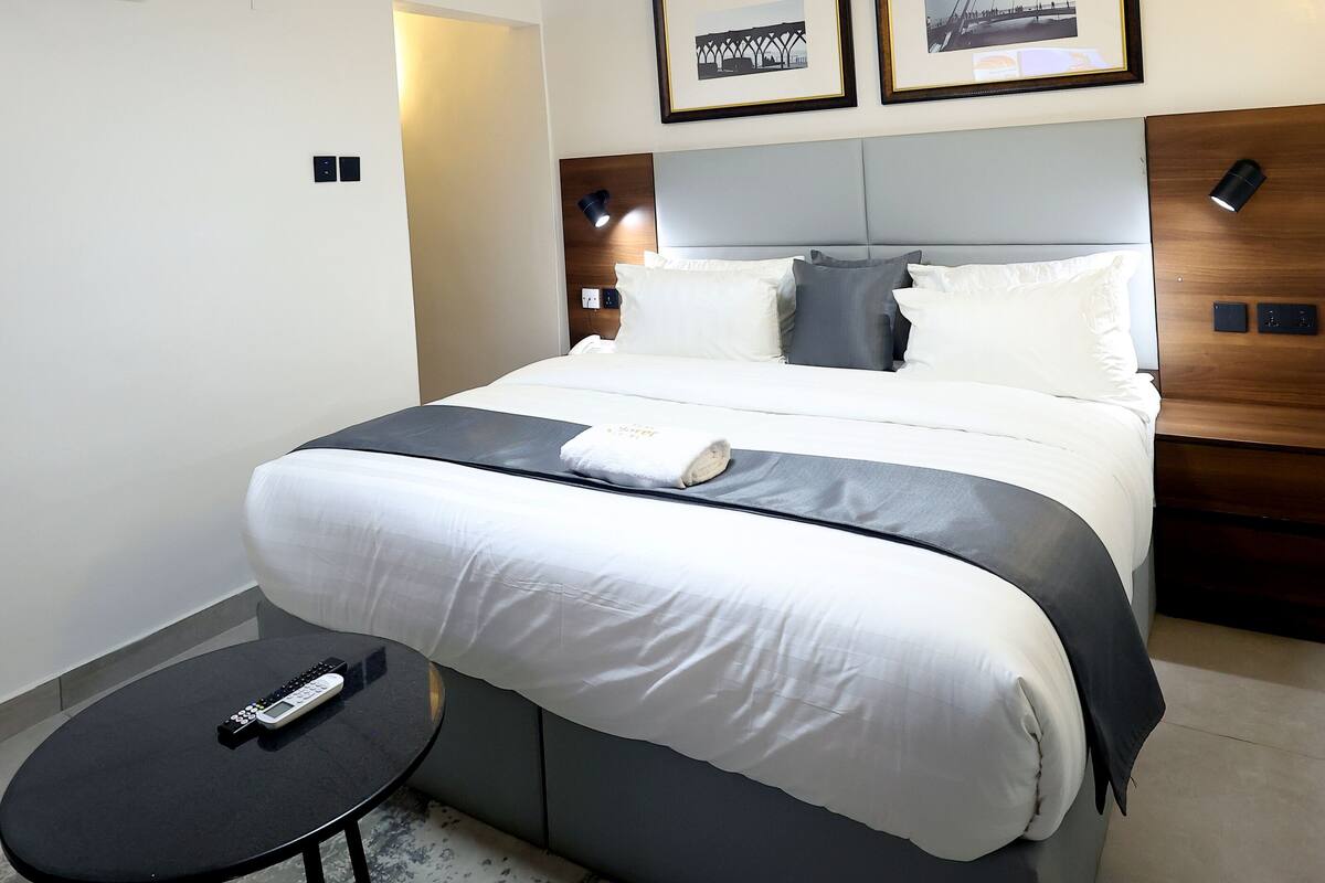 Executive Room | Desk, laptop workspace, soundproofing, WiFi (free)