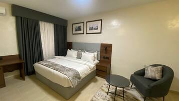 Deluxe Room | Desk, laptop workspace, free WiFi