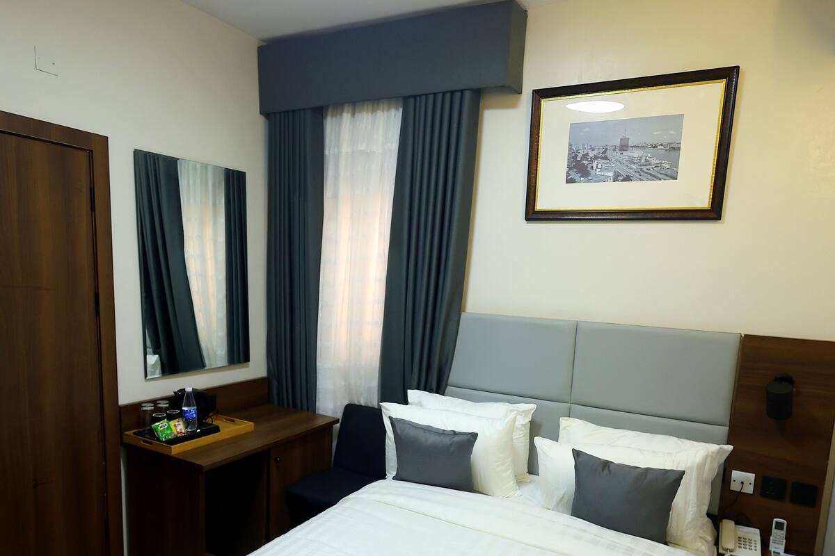 Standard Room | Desk, laptop workspace, soundproofing, WiFi (free)