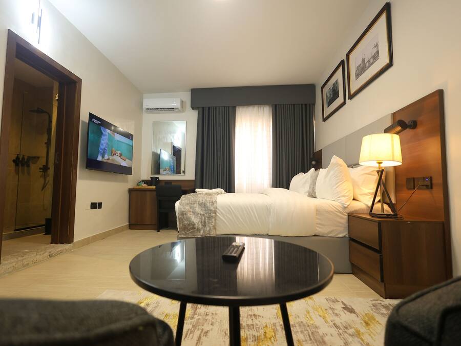 Rom – superior | Skrivebord, skrivebord for bærbar PC og wi-fi (inkludert)