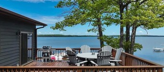 7BR Waterfront Retreat on Grindstone Lake | Sleeps 20+ | Endless Family Fun