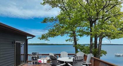 7BR Waterfront Retreat on Grindstone Lake | Sleeps 20+ | Endless Family Fun