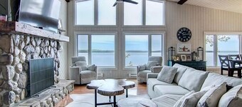 7BR Waterfront Retreat on Grindstone Lake | Sleeps 20+ | Endless Family Fun