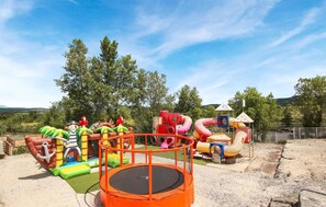 Children’s area - Lovely home in Grospierres with WiFi (Grospierres)