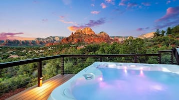 Tina de hidromasaje al aire libre