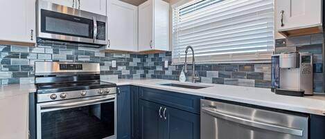 Frigorífic, microones, forn i placa de cuina