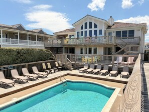 A heated pool - Shore Beats Work: Oceanfront Views, Pool, Hot Tub, Sauna, Discounted Golf Rates (Nags Head)