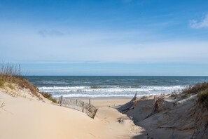 On the beach - Shore Beats Work: Oceanfront Views, Pool, Hot Tub, Sauna, Discounted Golf Rates (Nags Head)