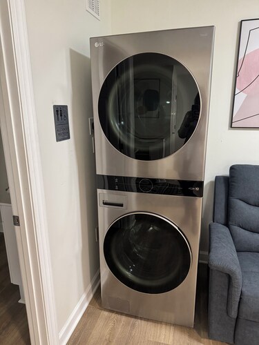 Charming & luxurious 1-bedroom condo, Kitchen, Washer, dryer, parking, King Bed.